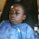Der kleine Mohamadou (7 Jahre) ist noch ängstlich vor seiner Augenoperation